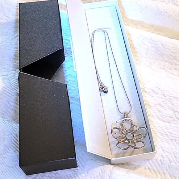 🌹NIB🌹Aurastella Solid Sterling Silver Flower Necklace with Moonstone - Picture 1 of 8